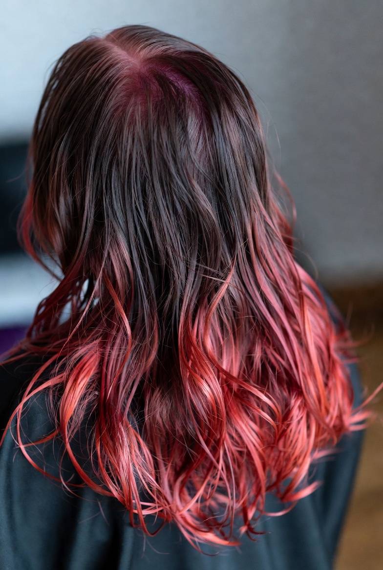 Hair being coloured with dye — how dyes change the hair fibre